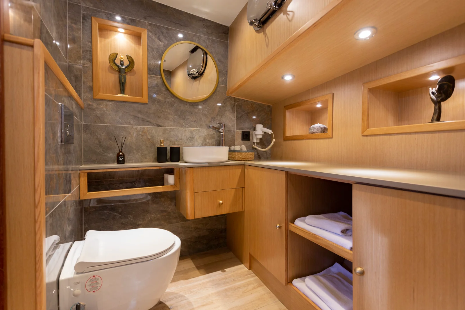 aft-master-cabin-bathroom-scaled