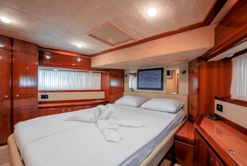 agl-2-motoryacht-14