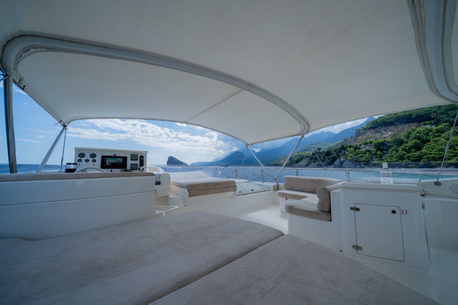 agl-2-motoryacht-17