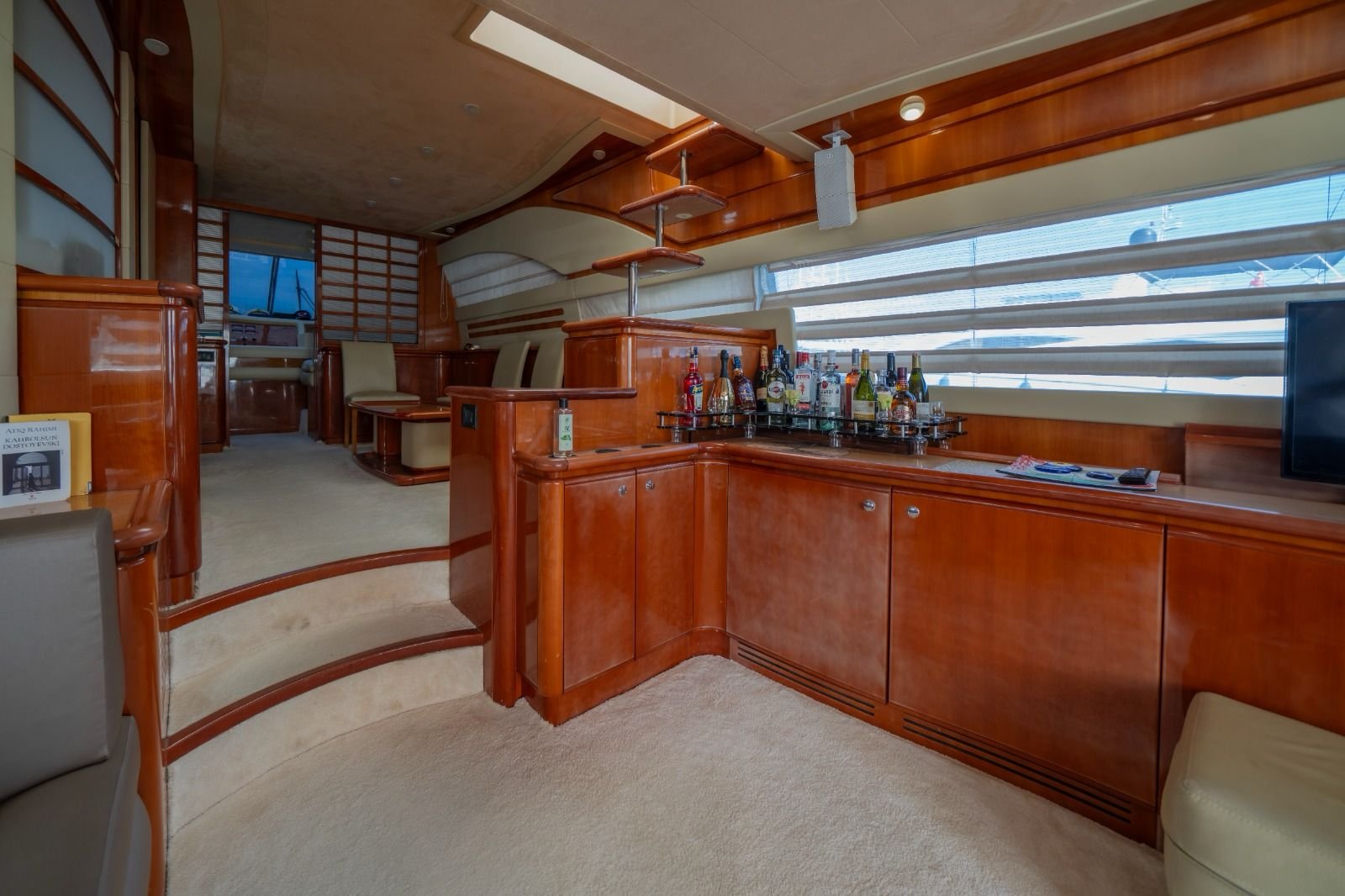 agl-2-motoryacht-24