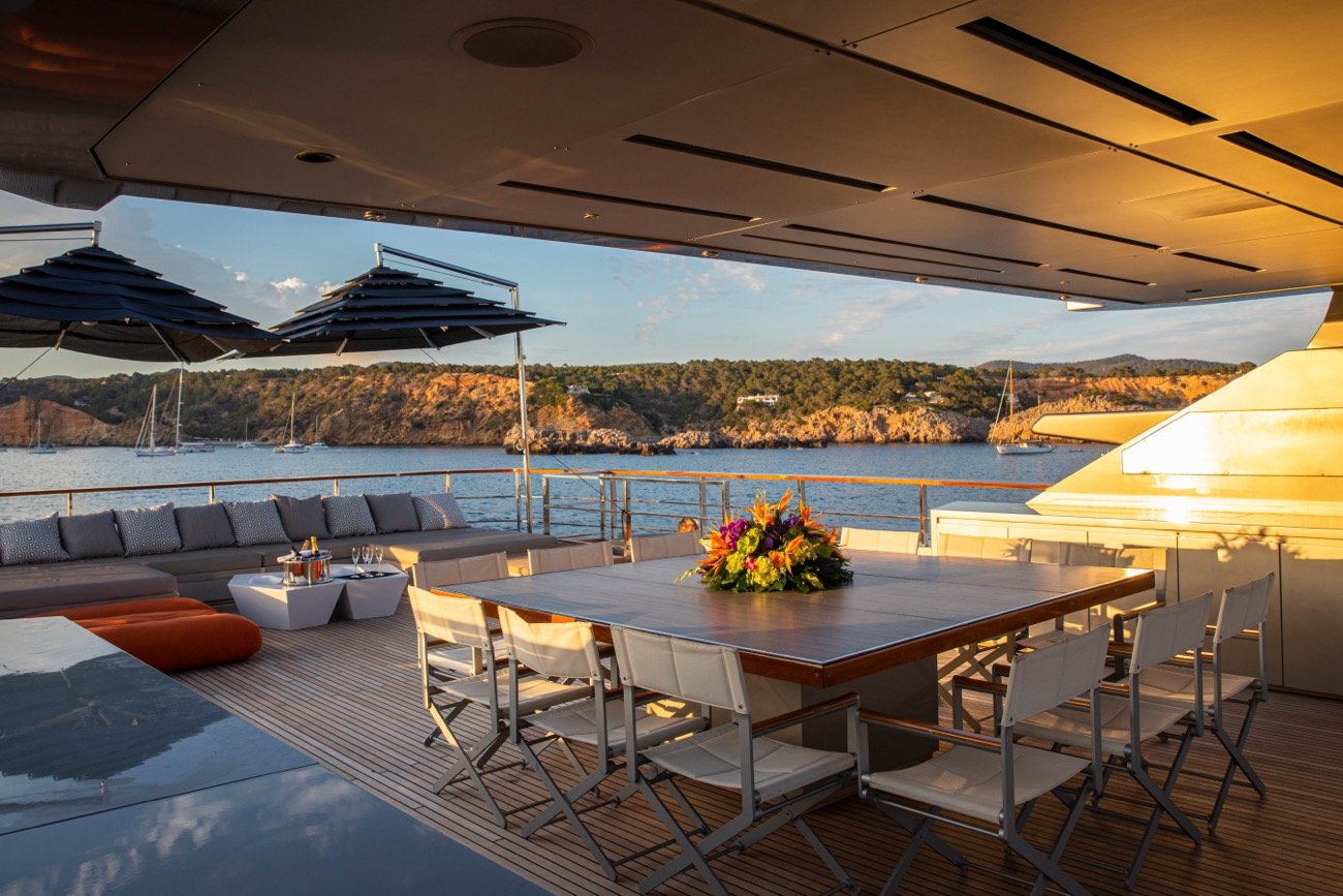contact-yachts-maverick_0018