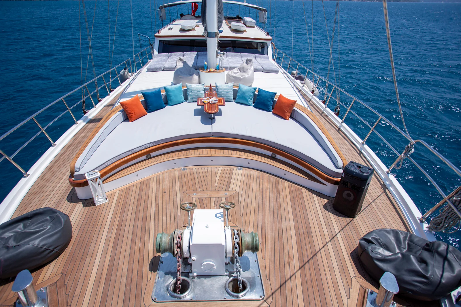 general-view-of-yacht-diva-deniz-from-front-deck-1-scaled