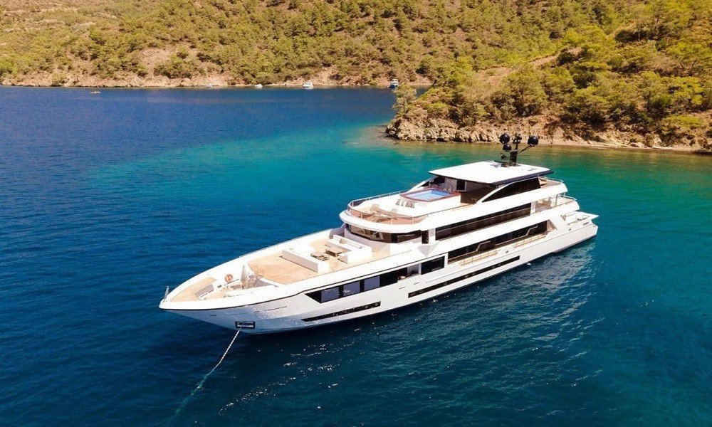 goldenyachting_adamaris-luxury-motor-yacht-1-jpg-GEY