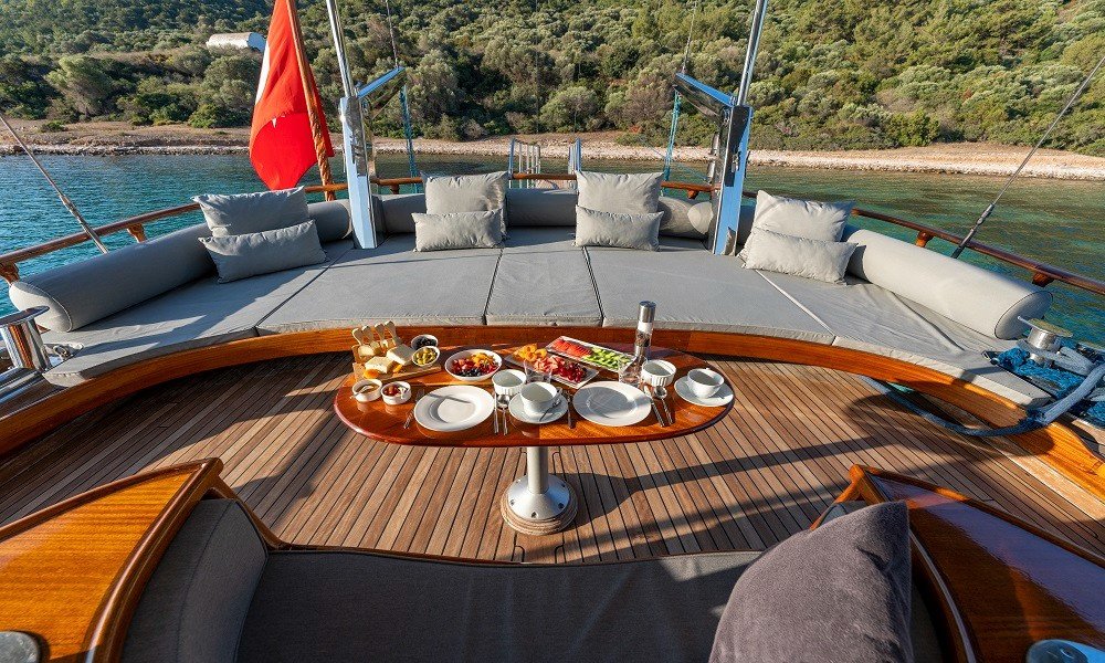 goldenyachting_ali00868-jpg-4bq