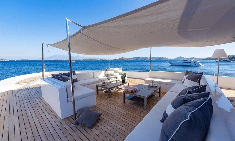 goldenyachting_fly4-jpg-m8y