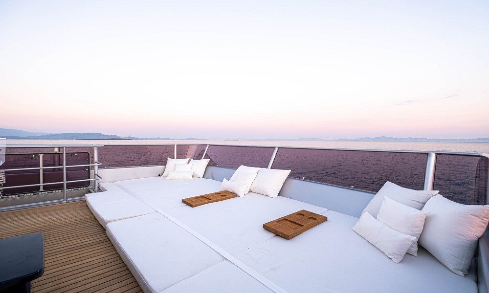 goldenyachting_fly7-jpg-q6H-Kopya
