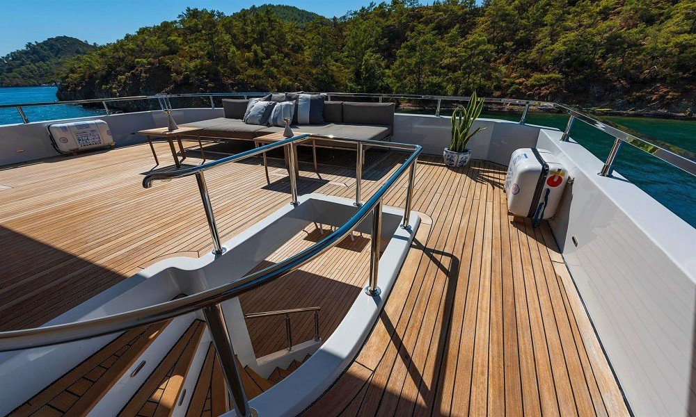 goldenyachting_fly8-jpg-45n
