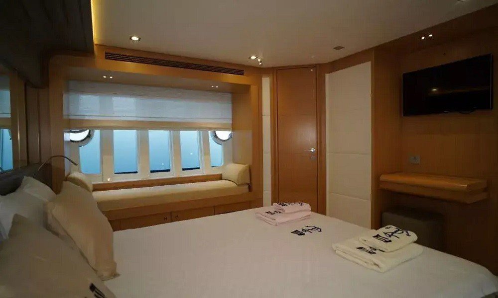 goldenyachting_reine-des-couers_charteryachts_2961652972638_2-jpg-8VI