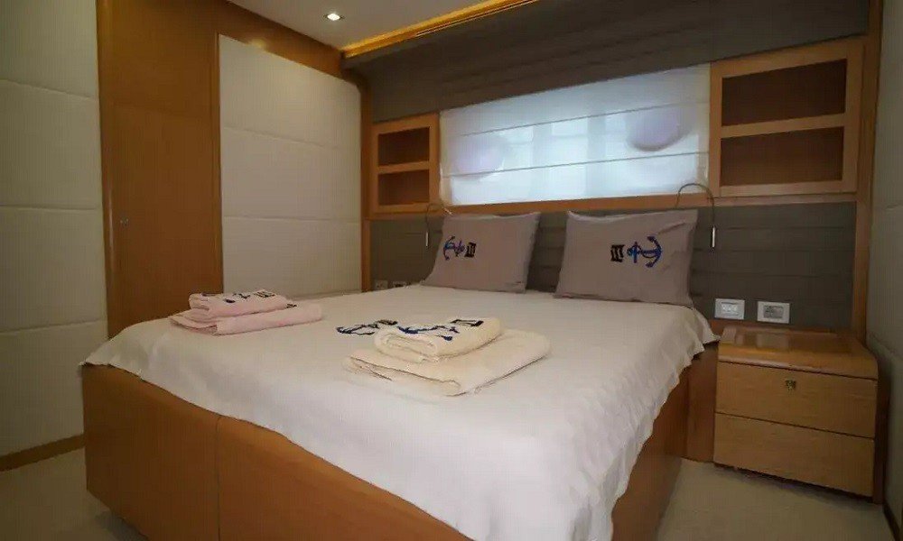 goldenyachting_reine-des-couers_charteryachts_2961652972766_2-jpg-pi5