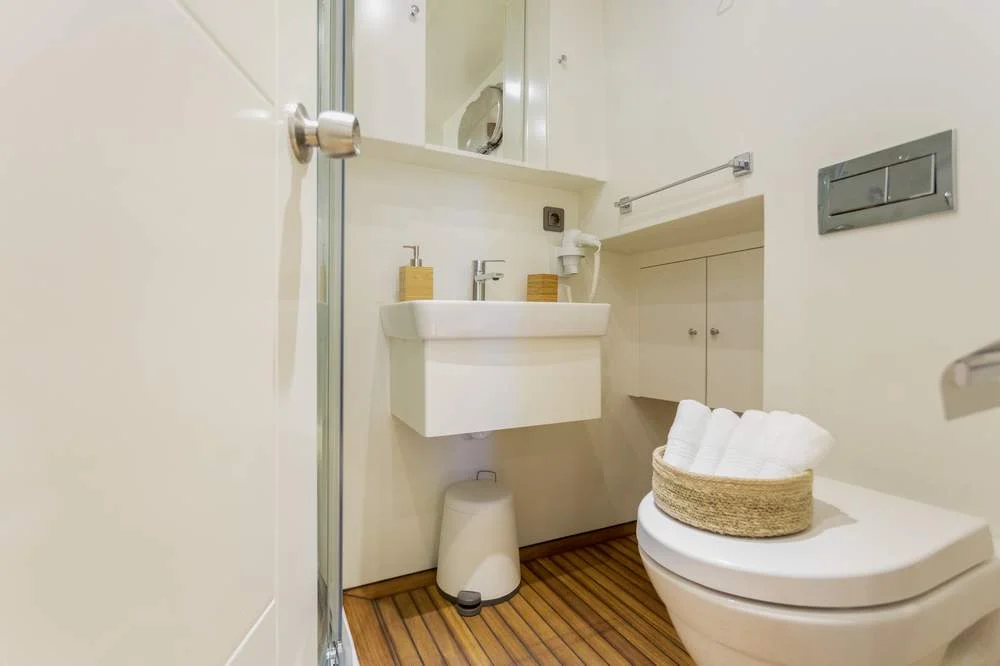 grand-sailor-wc-shower-photo