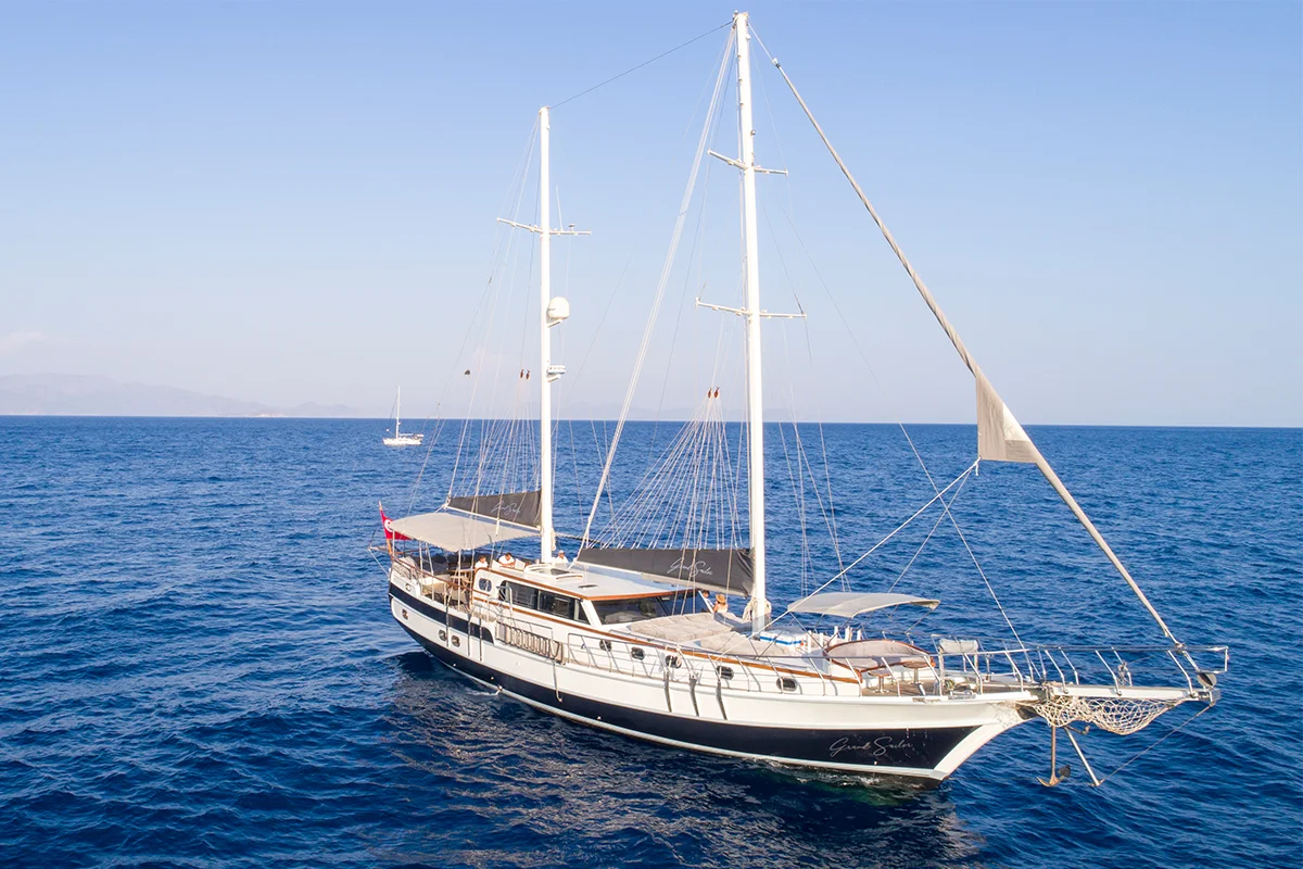 motor-sailer-yacht-grand-sailor