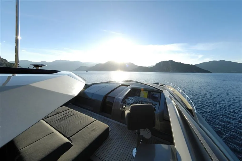 motor-yacht-fx-7