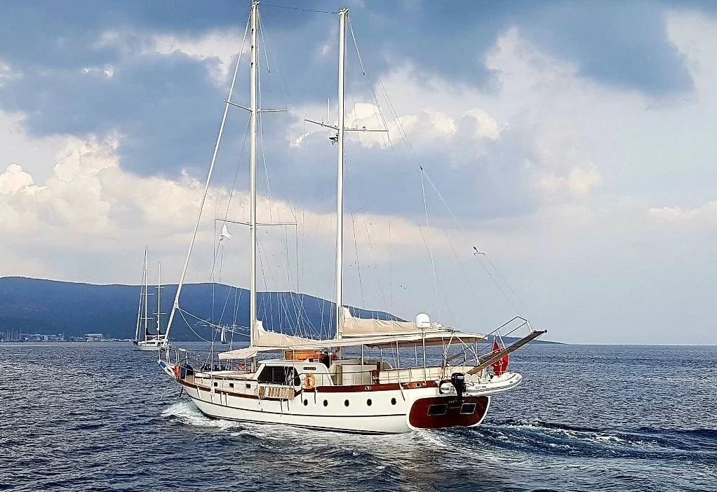 opus-yachting-motor-sailer-elifim-11-exterior-aft-overview-photo