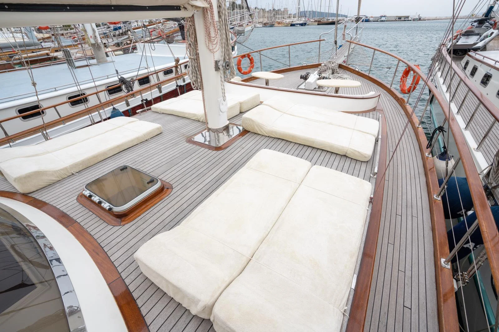 opus-yachting-motor-sailer-elifim-11-exterior-foredeck-sunbathing-area