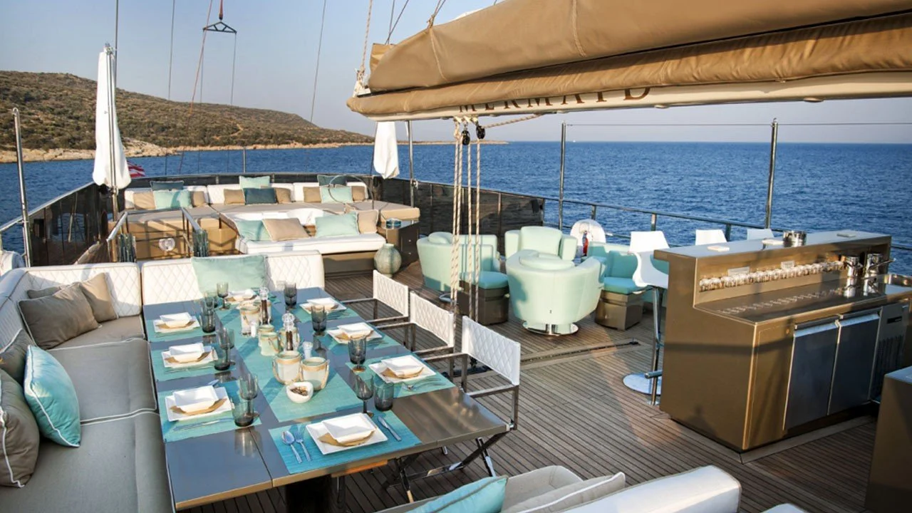 opus-yachting-sailing-yacht-mermaid-exterior-sundeck-overview