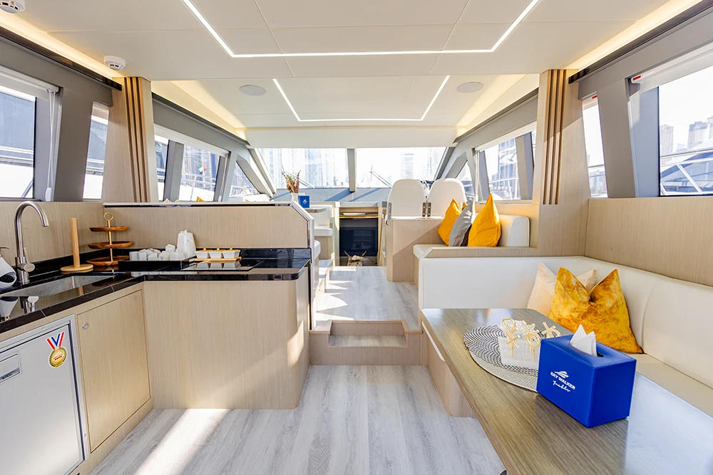 52ft Saloon (luna)