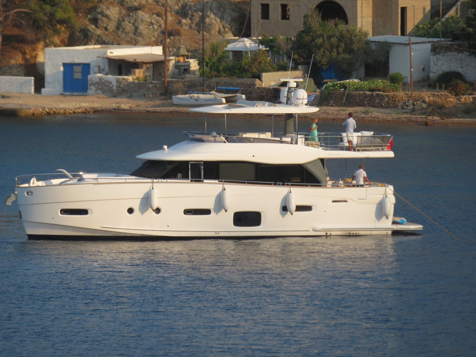 AZIMUT M6